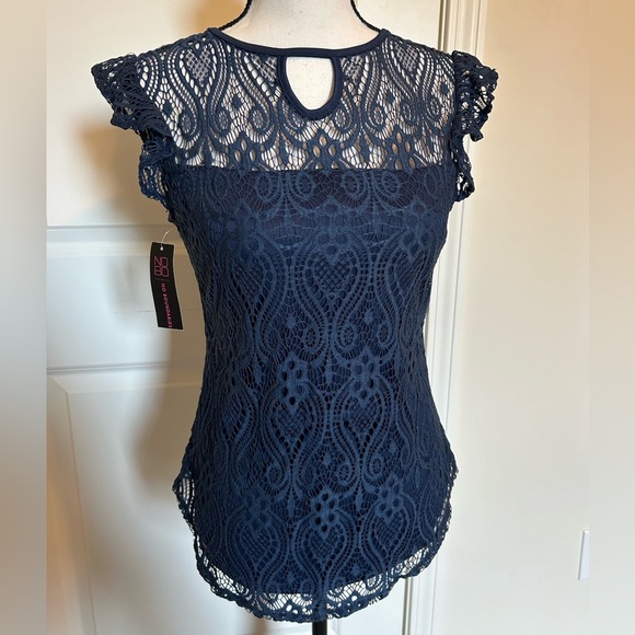 Blue lace sleeveless key hole top stretchy - Picture 1 of 5